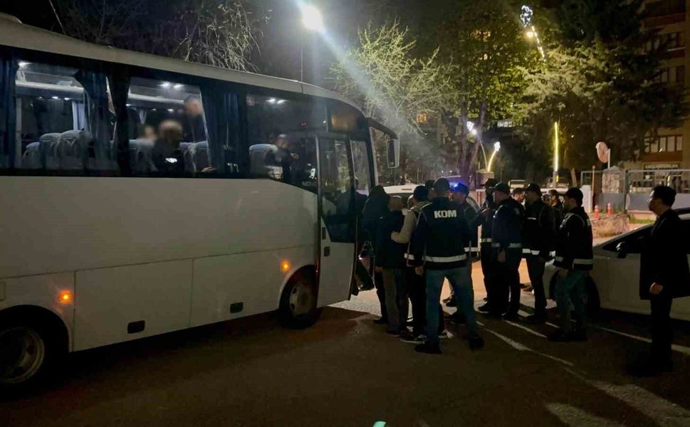 Tokat'ta ehliyet sınavında yapay zekalı 'joker aday' operasyonu: 14 tutuklama