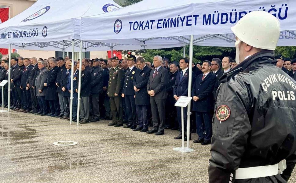 Tokat'ta Polis Teşkilatının 181 kuruluş yıl dönümü yağmur altında kutlandı