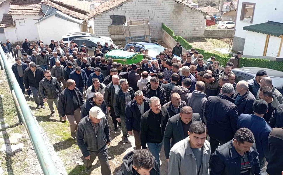 Traktörden düşerek hayatını kaybeden genç son yolculuğuna uğurlandı