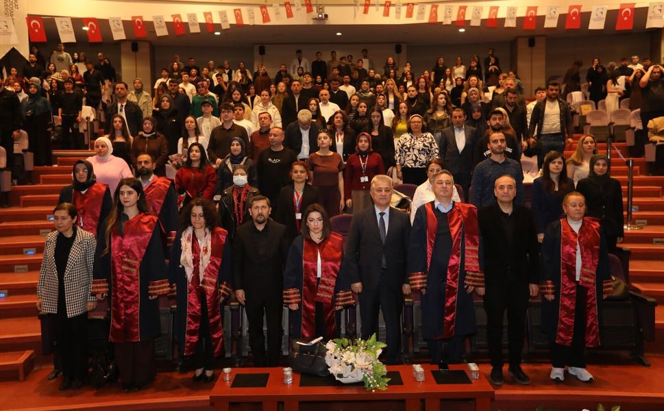 Fizyoterapi ve Rehabilitasyon Öğrencileri Beyaz Önlüklerini Giydi