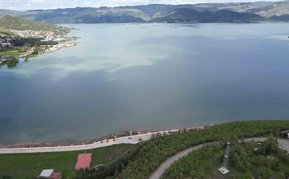 Almus Barajı'ndaki ada, yağışlarla birlikte sular altında kaldı