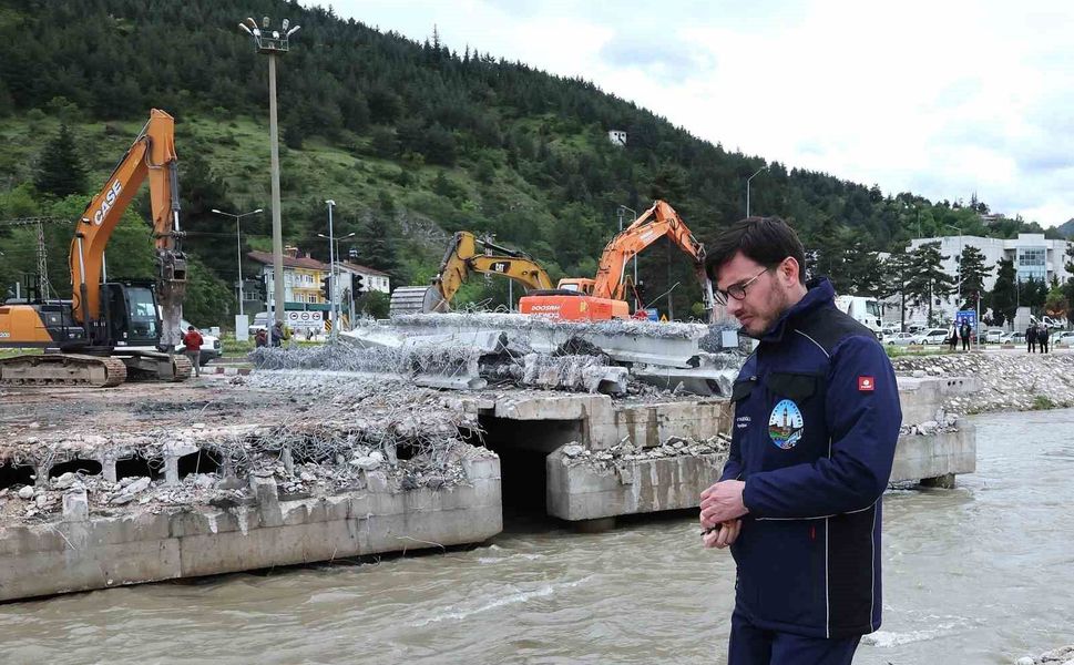 Başkan Yazıcıoğlu'ndan yıkımı gerçekleştirilen ÇEDAŞ köprüsü yerine yeni köprü müjdesi