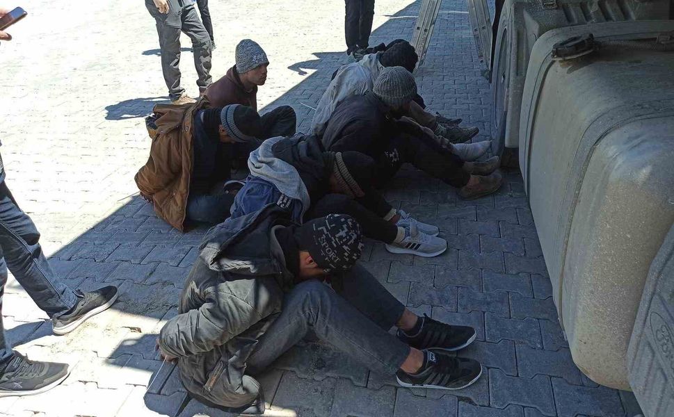 Erbaa'da konteyner yüklü tırda 7 kaçak göçmen yakalandı