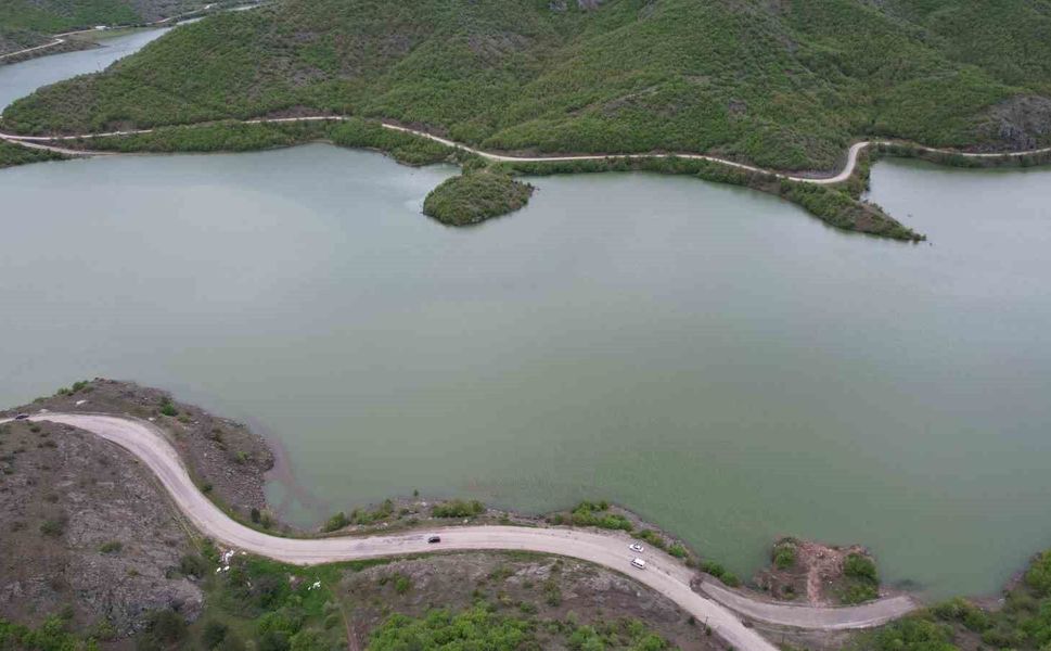 Kuraklığı fırsata çevirmişlerdi: Baraj doldu, yol sular altında kaldı
