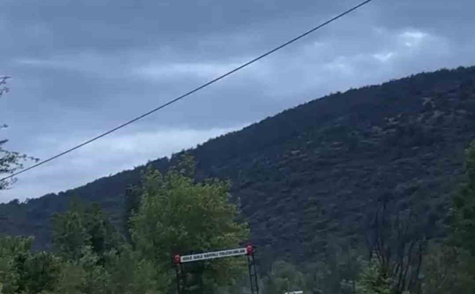 Niksar'da sel alarmı: Dereler taştı, araziler suya gömüldü