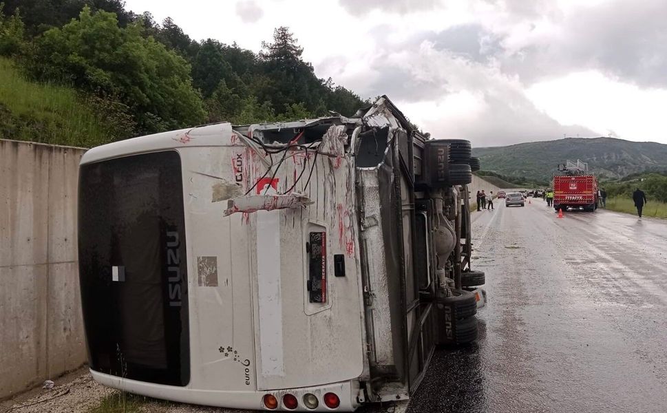 Tokat'ta minibüs devrildi: 4 yaralı