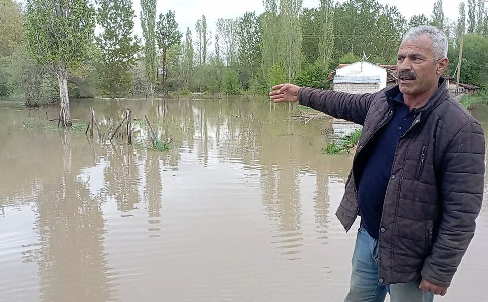 Tokat'ta taşkın sonrası çiftçiler tarlalarına giremedi