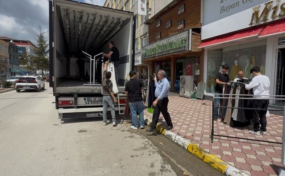 Turhal'da taşkın riskine karşı esnaf kepenk kapattı