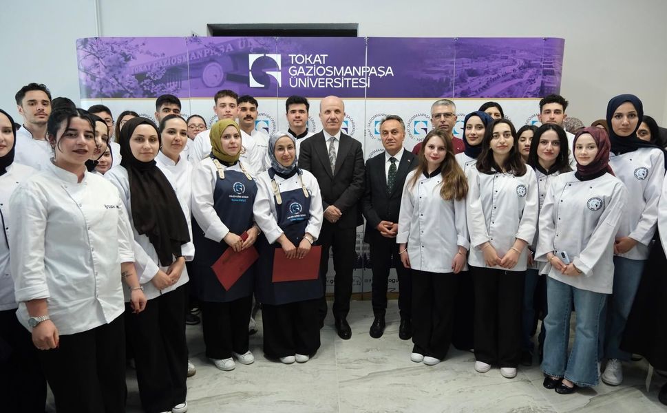 YÖK Başkanı Prof. Dr. Erol Özvar Gastronomi Öğrencileriyle Bir Araya Geldi
