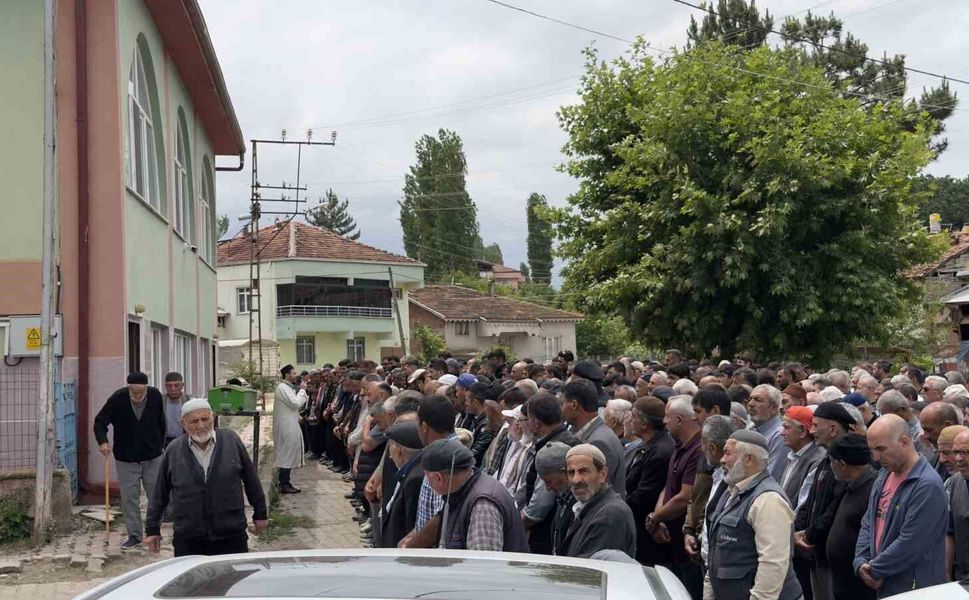 İş kazasında hayatını kaybeden genç işçi son yolculuğuna uğurlandı