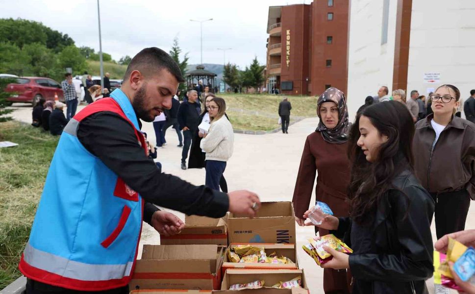 Tokat Belediyesi YKS maratonunda gençleri ve ailelerini yalnız bırakmadı