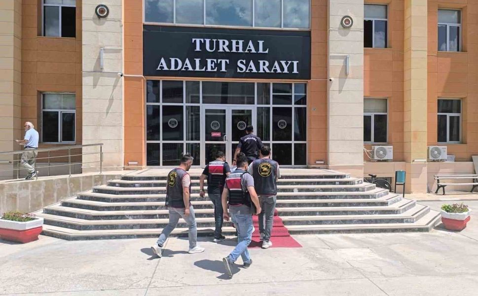 Tokat'ta 24 yıl 9 ay hapis cezası bulunan firari jandarma operasyonuyla yakalandı