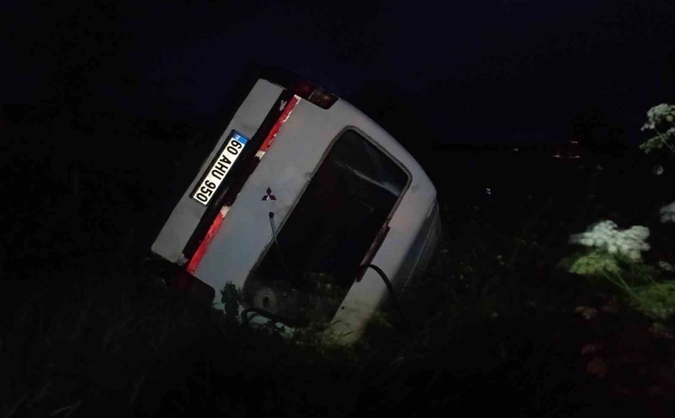 Tokat'ta minibüs takla attı: 1 yaralı