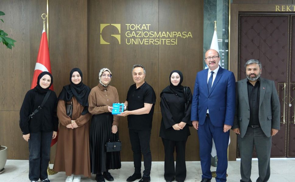 Rektör Prof. Dr. Fatih Yılmaz, Başarılı Öğrencileri Makamında Ağırladı