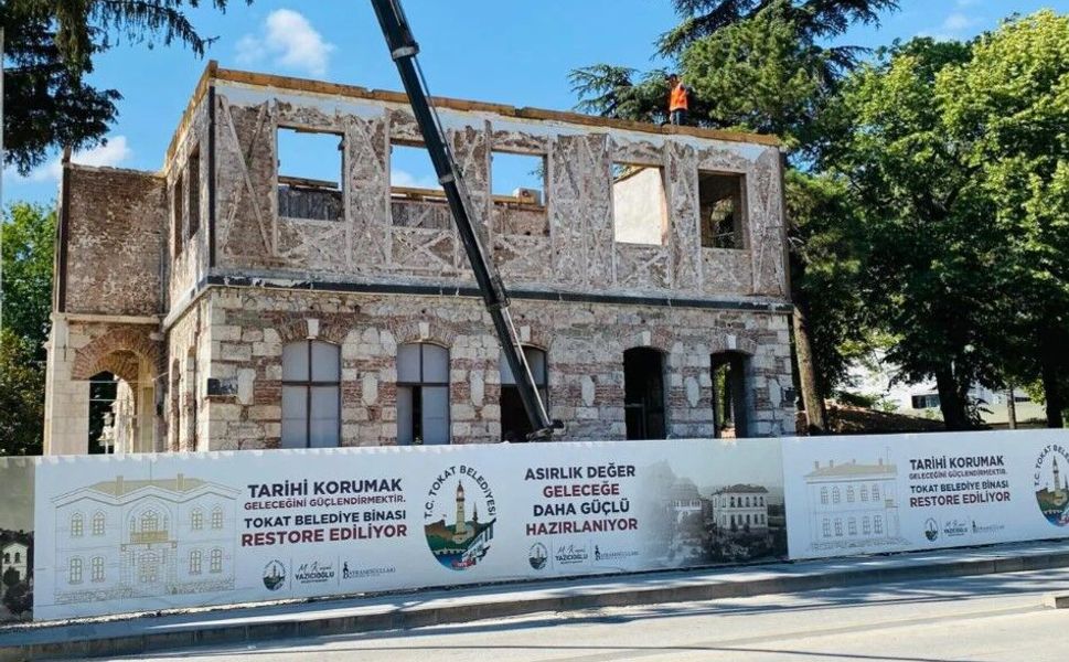Tokat Belediye Binasında Restorasyon Çalışmaları Sürüyor