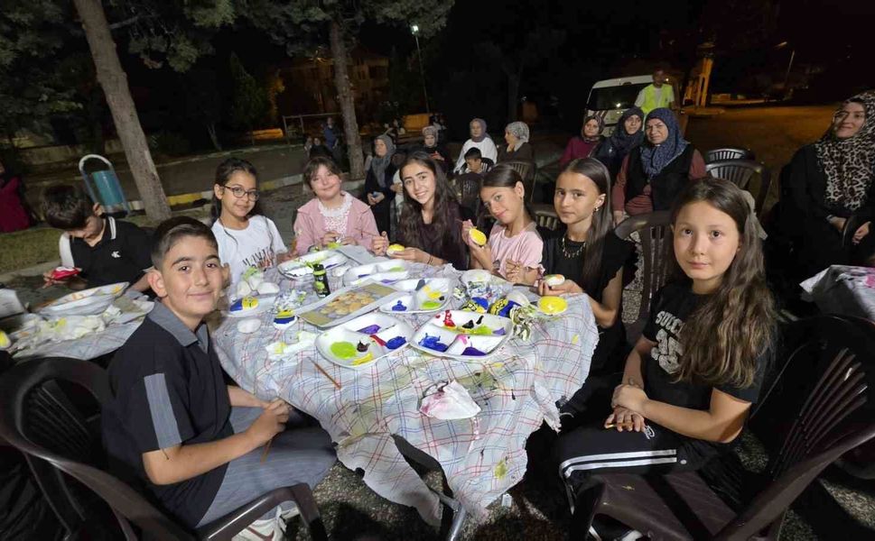 Taşlar minik ellerde sanata dönüştü