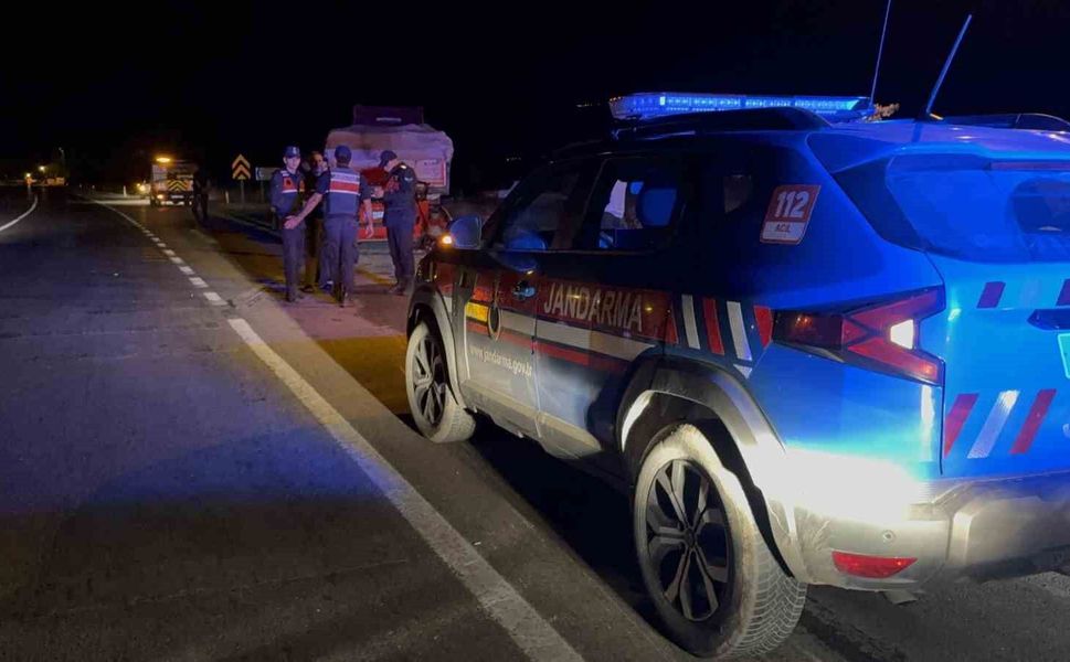 Tırın dorsesine otomobili ile çarpan 21 yaşındaki sürücü yaşam savaşını kaybetti