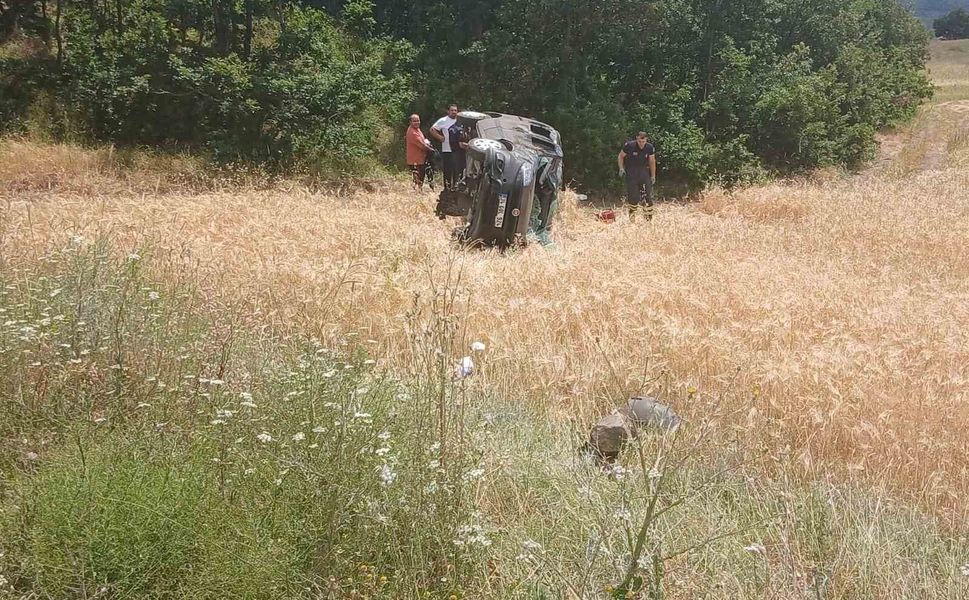 Tokat'ta kontrolden çıkan hafif ticari araç takla attı: 5 yaralı