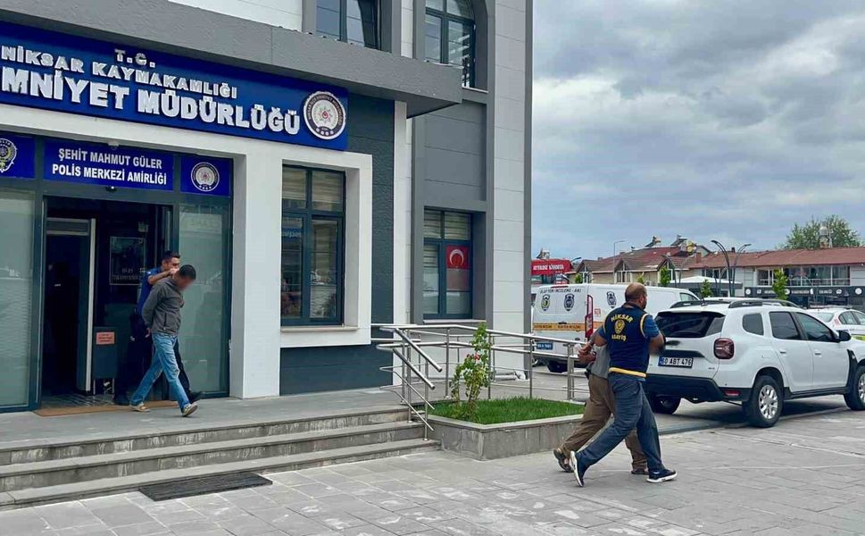 Tokat'ta lastik hırsızlığı yapan şüpheliler Sivas'ta yakalandı