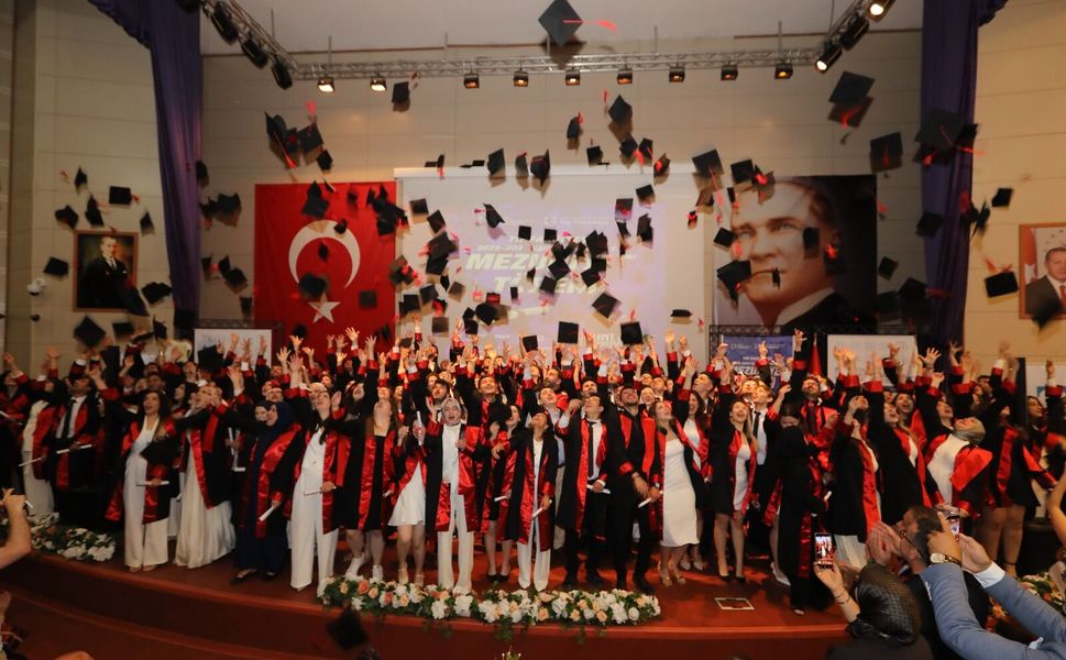 TOGÜ Tıp Fakültesi 13. Dönem Mezunlarını Hekimliğe Uğurladı