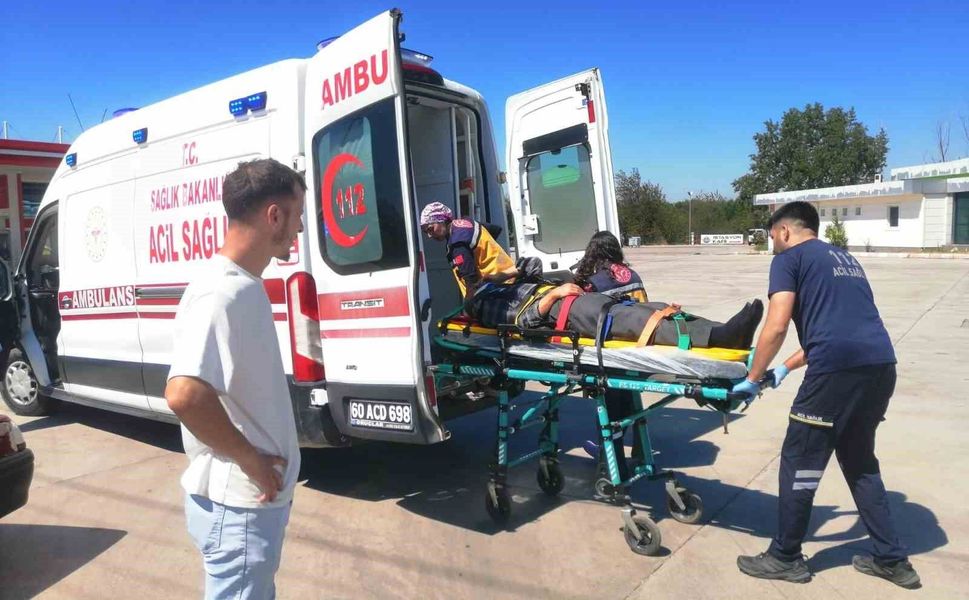 Akaryakıt istasyonu önündeki kaza kamerada