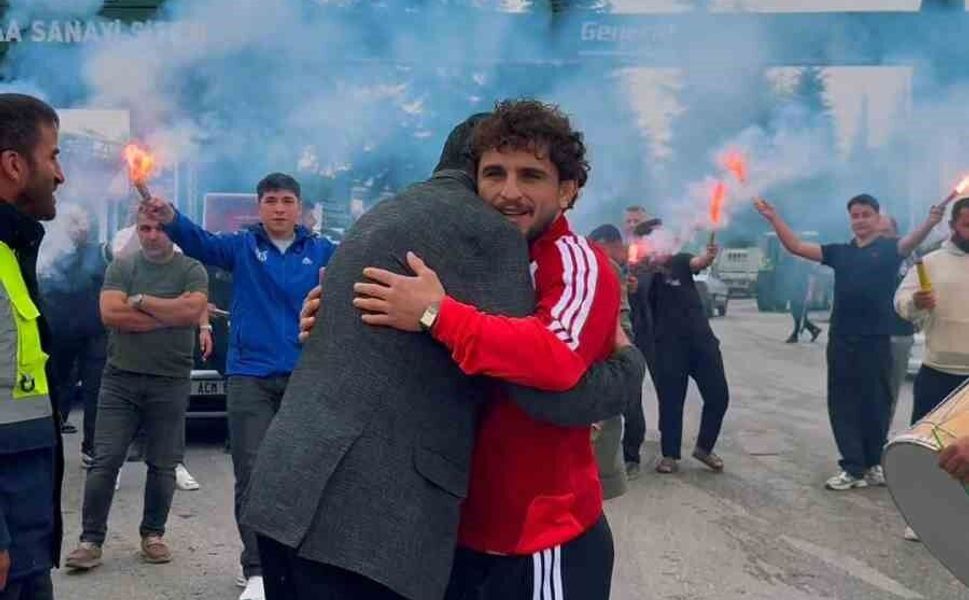 Akdeniz Oyunları şampiyonu Ahmet Duman memleketinde coşkuyla karşılandı