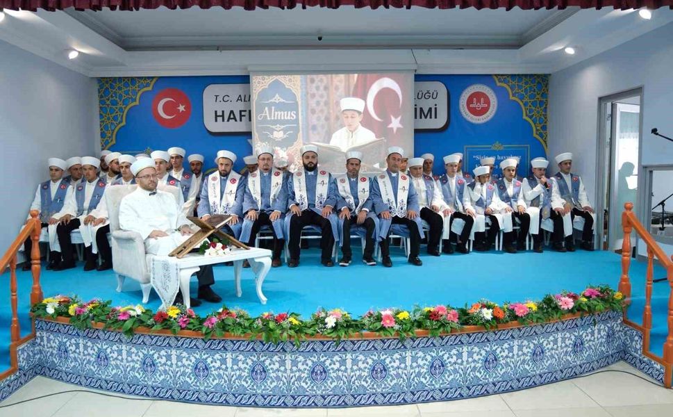 Almus'ta 41 hafız icazet belgelerini aldı