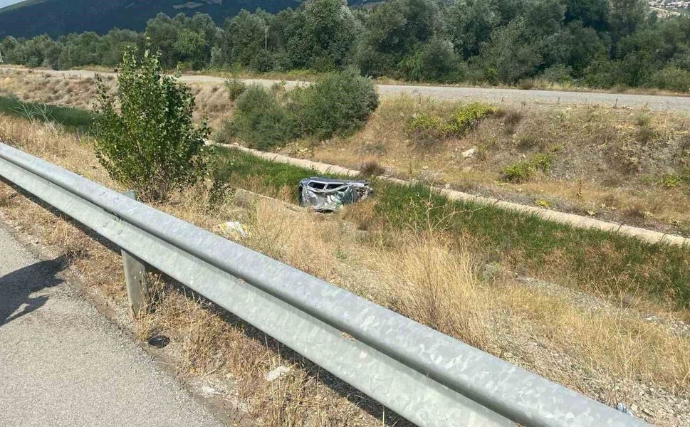 Anne ve 2 yaşındaki oğlu kazada yaralandı