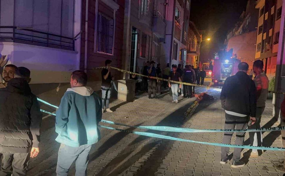 Tokat'ta apartman dairesinde yangın paniği: 4 kişi dumandan etkilendi