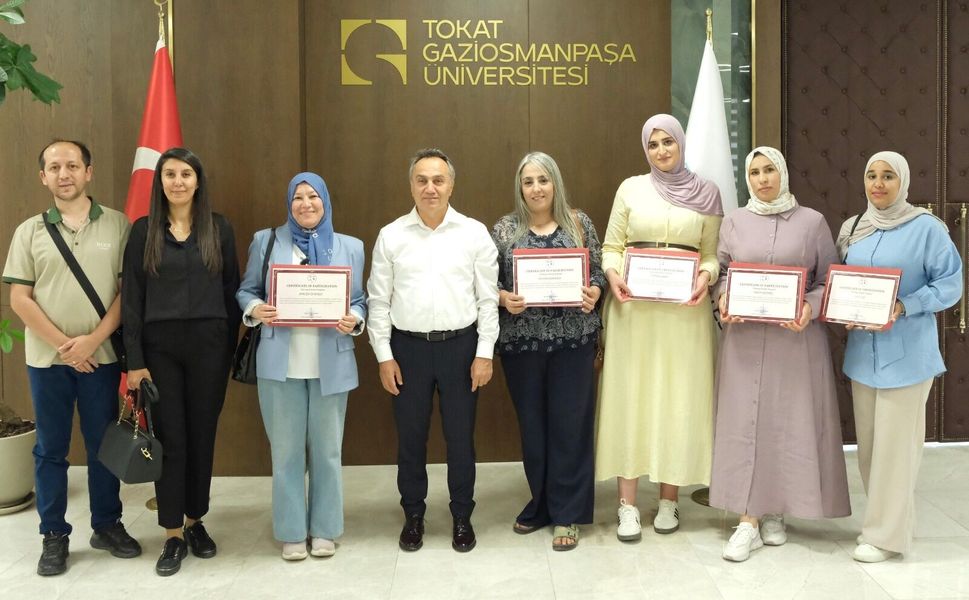 TOGÜ’de Ziyaretçi Araştırmacılar Sertifikalarını Aldı