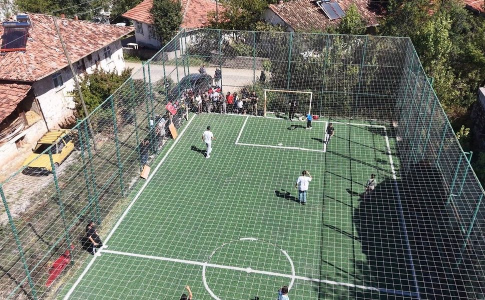 Köy çocuklarının futbol sevgisi lige dönüştü