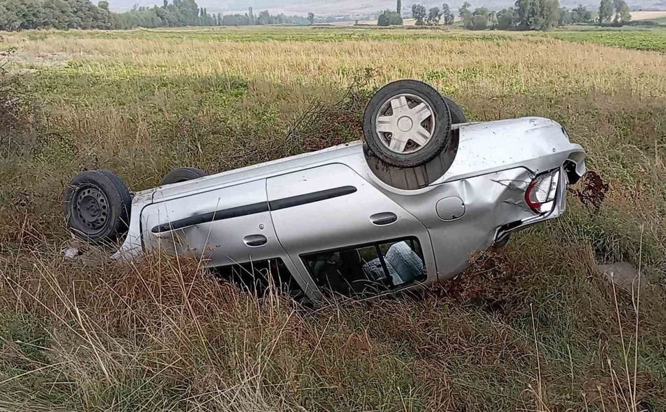Takla atan otomobilin sürücüsü yaralandı