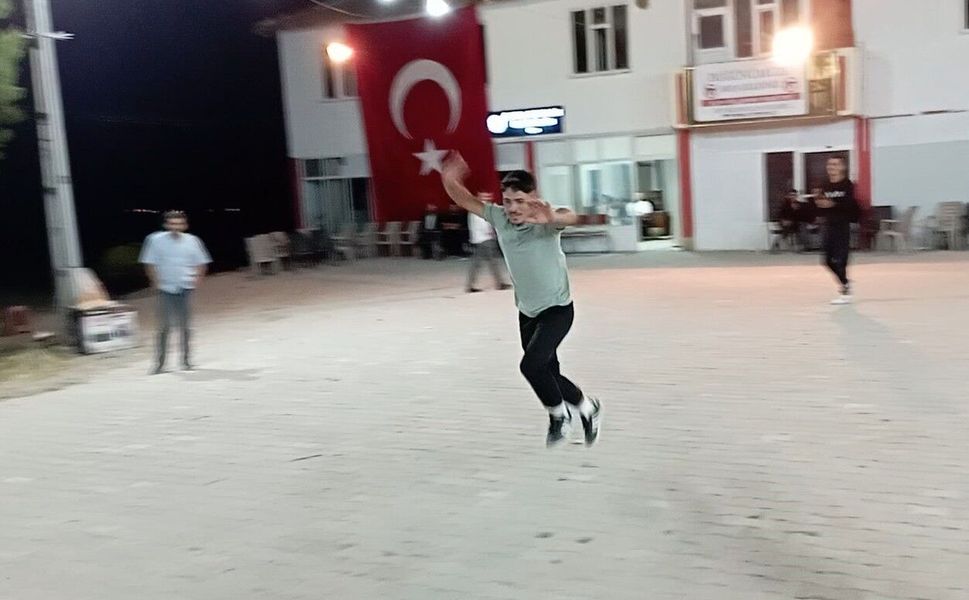 Taklacı gençler viral oldu