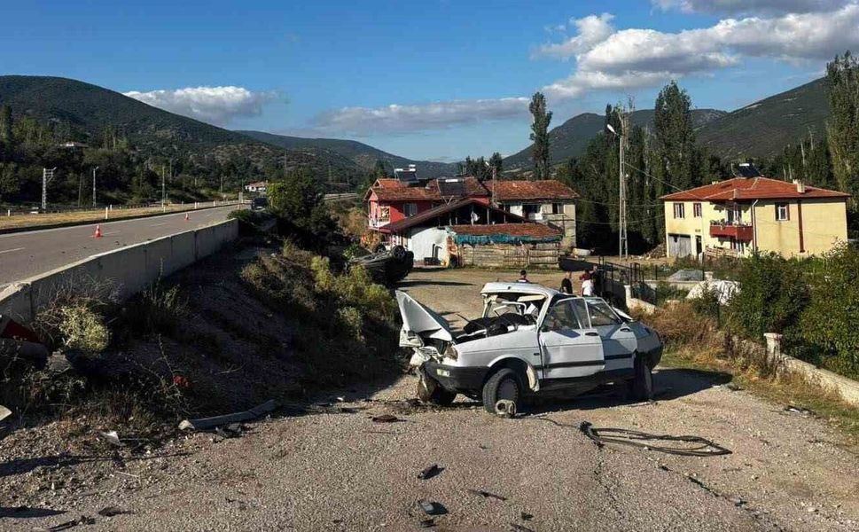 Tokat'ta iki otomobil çarpıştı: 1 ölü, 3 yaralı