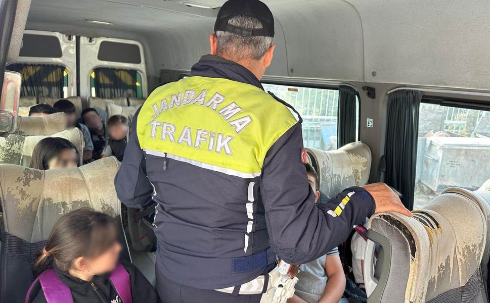 Tokat'ta jandarmadan okul servislerine sıkı denetim