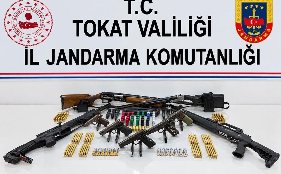 Tokat'ta ruhsatsız silah ve mühimmat ele geçirildi