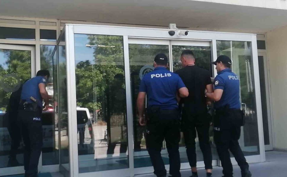 Trafik denetiminde 14 yıl 49 ay hapis cezasıyla aranan hükümlü yakalandı