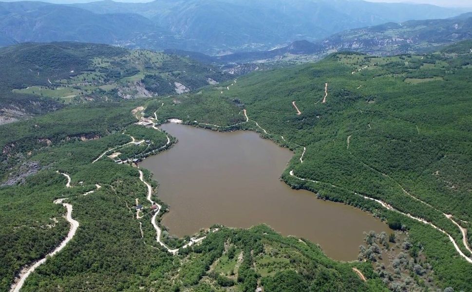 Yıllar sonra tam doluluğa ulaşan Artova Barajı vatandaşların uğrak noktası oldu