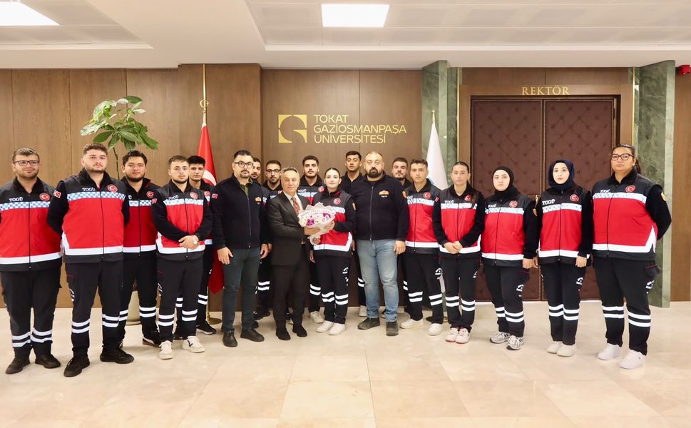 Sivil Savunma ve İtfaiyecilik Programı Öğrencilerinden Rektör Yılmaz’a Ziyaret