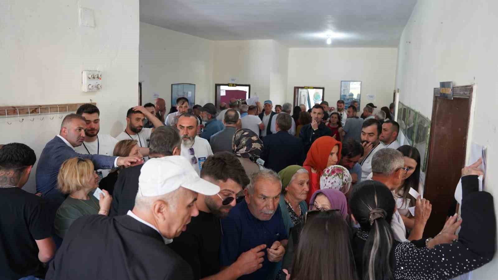 Çevrecik'te 12 yıl sonra seçim heyecanı yaşandı