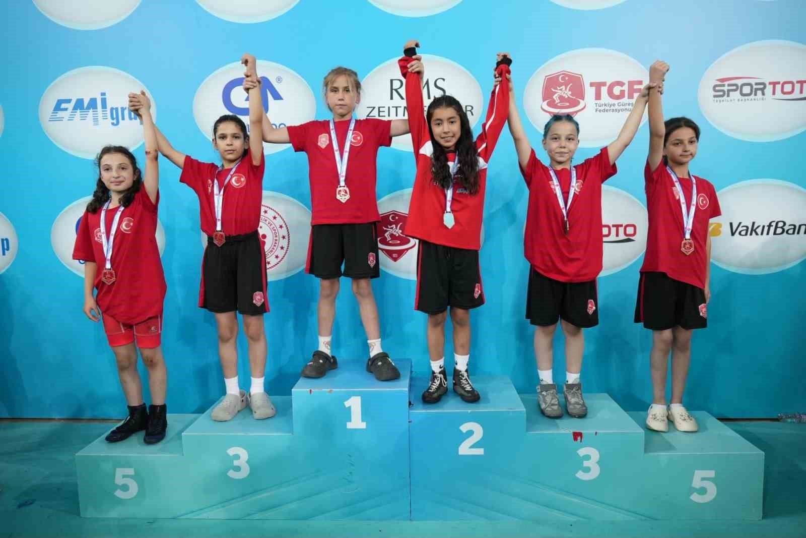 Tokatlı minik güreşçiler, Türkiye Şampiyonası'ndan 5 madalyayla döndü
